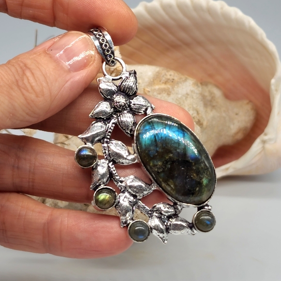 Stunning Floral Natural Labradorite Stone Silver Pendant - Picture 6 of 6